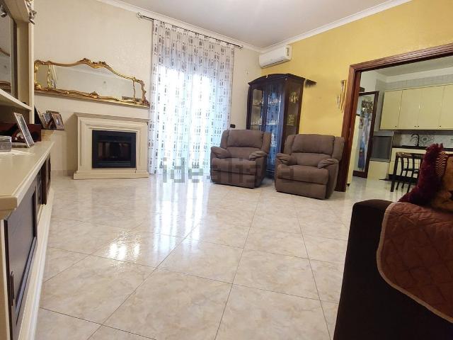 Appartamento in vendita di 160 m² in Viale Vesuvio, 104
