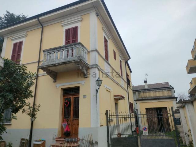 Appartamento in vendita di 160 m² in Viale Antonio Gramsci, 169