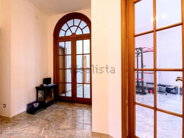 Appartamento in vendita di 160 m² in Viale Carlo Sigonio