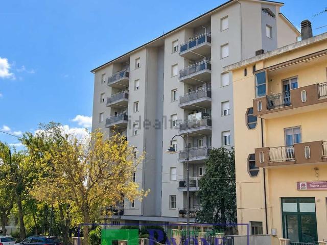 Appartamento in vendita di 160 m² in Viale Emilio Mattucci, 18