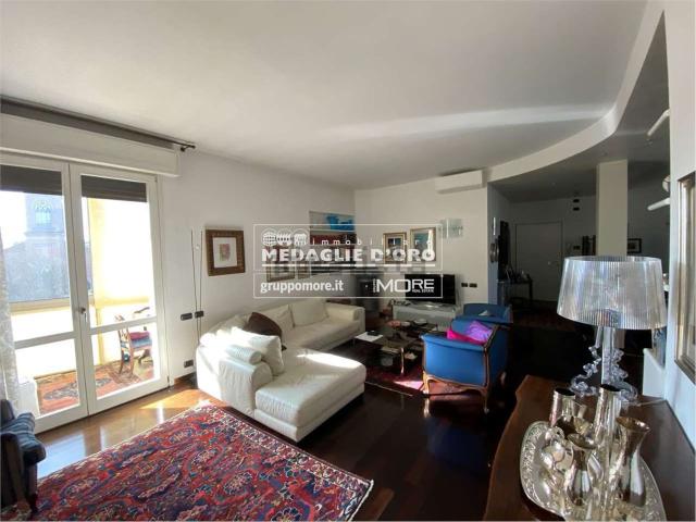 Appartamento in vendita di 160 m² in Viale Lodovico Antonio Muratori