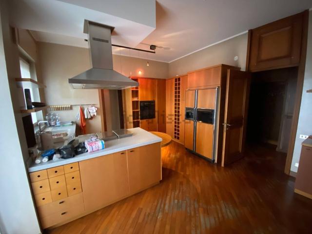 Appartamento in vendita di 160 m² in Viale Medaglie d’Oro, 25