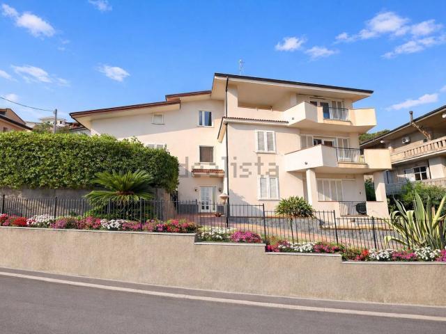 Appartamento in vendita di 160 m² in Contrada Rocola, 9