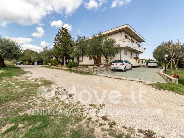 Appartamento in vendita di 160 m² in Contrada San Pellegrino, 90