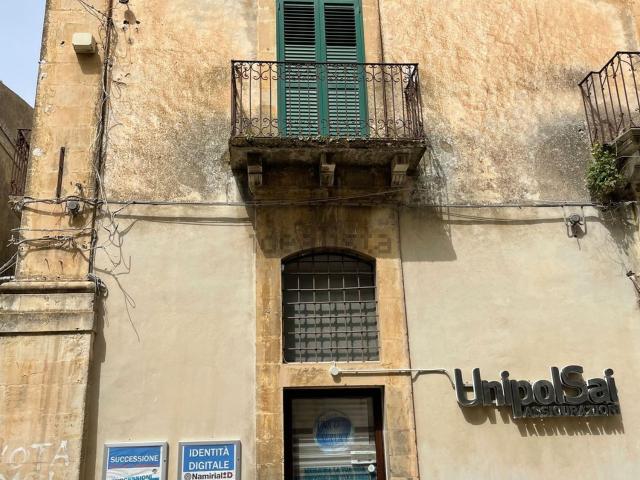 Appartamento in vendita di 160 m² in Corso Umberto I, 90