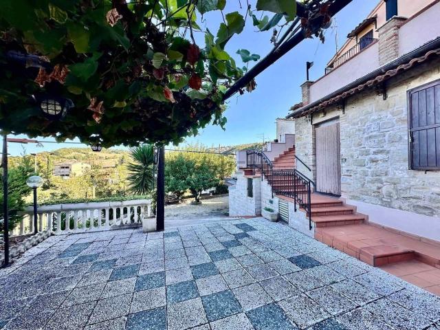 Appartamento in vendita di 160 m² in Frazione Villa Pozzo, 64
