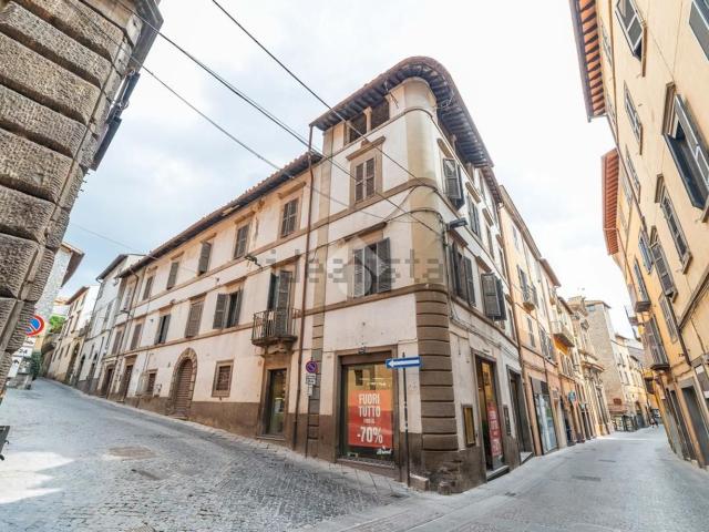 Appartamento in vendita di 160 m² in Largo Cesare Battisti, 8