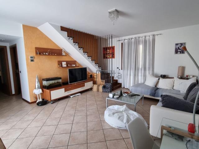 Appartamento in vendita di 160 m² in Piazza Caduti della Julia, 19