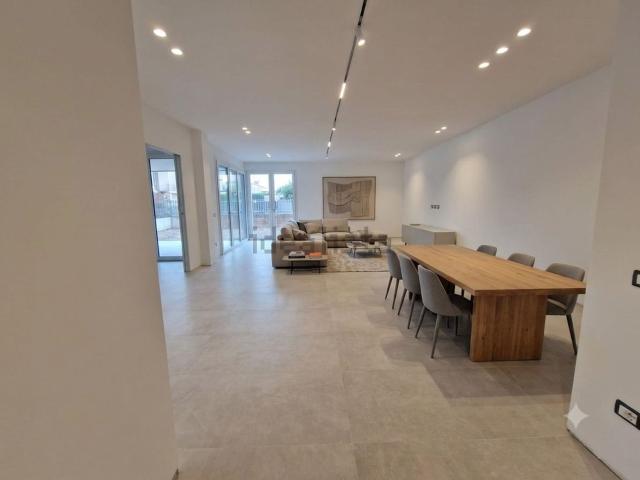 Appartamento in vendita di 160 m² in Piazza Uberto Bacilieri