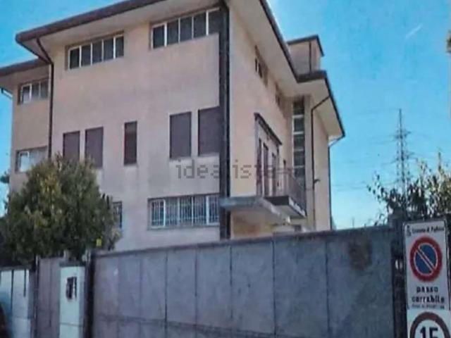 Appartamento in vendita di 1611 m² in Via Carlo Bergamini