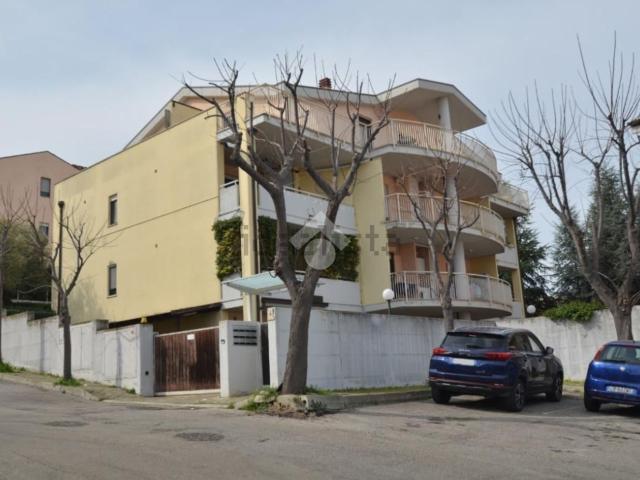 Appartamento in vendita di 161 m² in Via Colle di Andromeda, 4