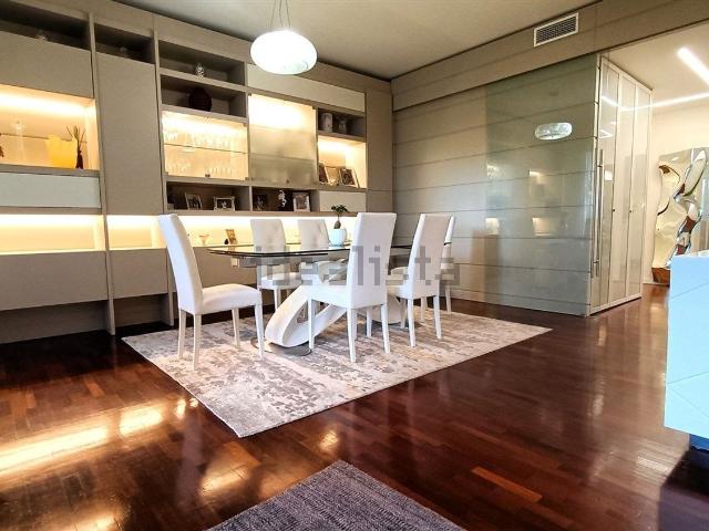 Appartamento in vendita di 161 m² in Via Angelo Ramazzotti, 24