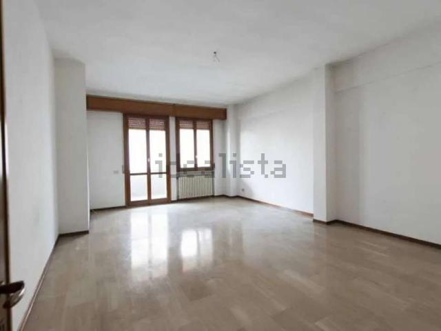 Appartamento in vendita di 161 m² in Via Giosuè Carducci