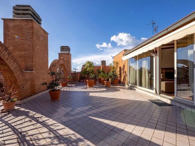 Appartamento in vendita di 161 m² in Via Dario Niccodemi