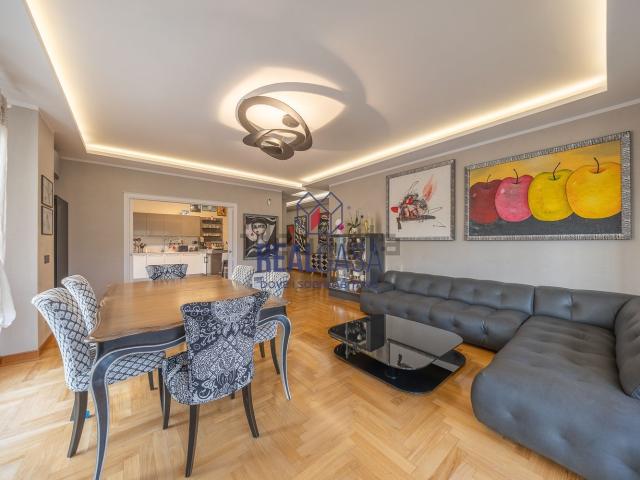 Appartamento in vendita di 161 m² in Via dell&apos Acqua Vergine, 223