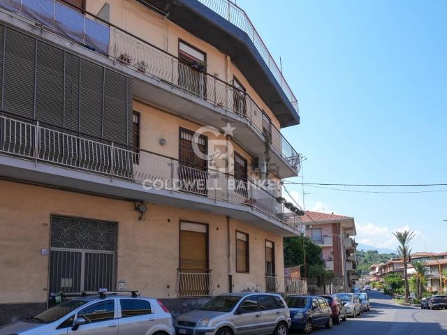 Appartamento in vendita di 161 m² in Via Finocchiari, 192