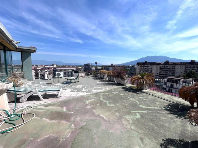 Appartamento in vendita di 161 m² in Via Madre Rosa Gattorno, 34