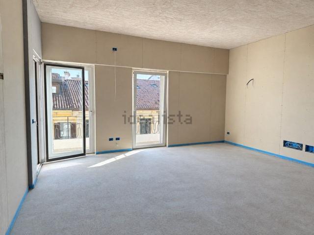 Appartamento in vendita di 161 m² in Via San Pietro Incarnario