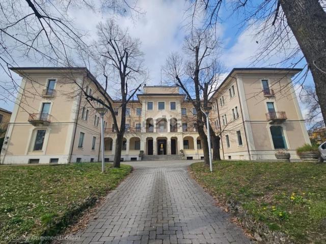 Appartamento in vendita di 161 m² in Viale Giacomo Matteotti, 49