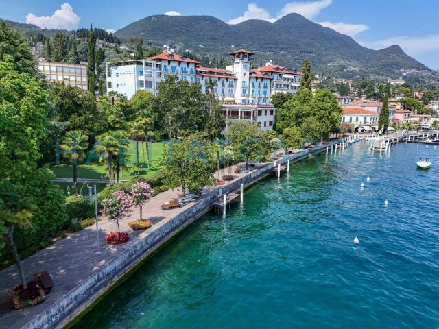 Appartamento in vendita di 161 m² in Corso Giuseppe Zanardelli, 8