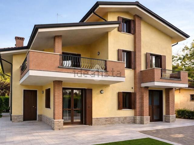 Appartamento in vendita di 162 m² in Via Marie Curie