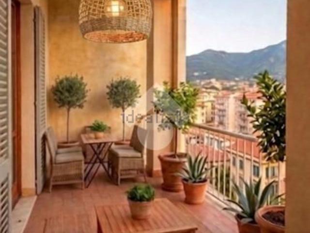 Appartamento in vendita di 162 m² in Via Andrea Sorrentino, 6