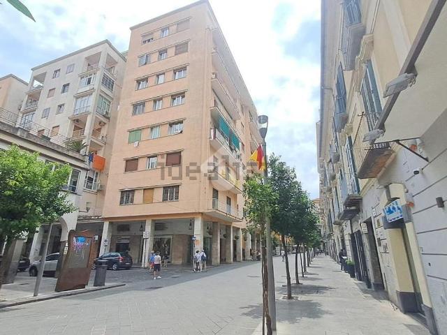 Appartamento in vendita di 162 m² in Via Andrea Sorrentino, 6