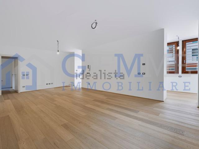 Appartamento in vendita di 162 m² in Via Giuseppe Zanardelli, 43