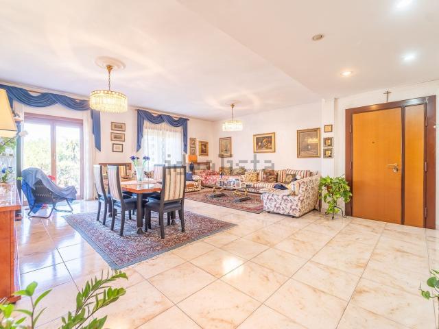Appartamento in vendita di 162 m² in Via Giacinto de Vecchi Pieralice