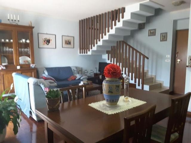 Appartamento in vendita di 162 m² in Via Emidio Luzi