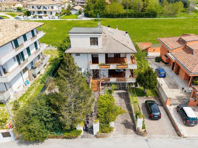 Appartamento in vendita di 162 m² in Via Enrico Toti, 1