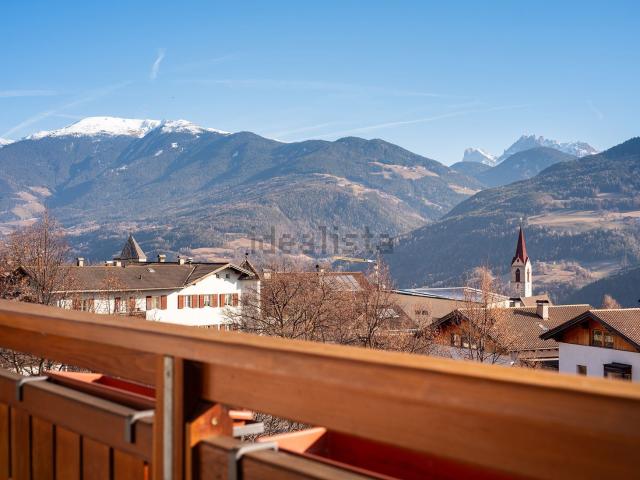Appartamento in vendita di 162 m² in Via Josef Bacher, 3