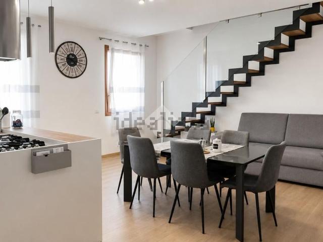 Appartamento in vendita di 162 m² in Via Scandolara