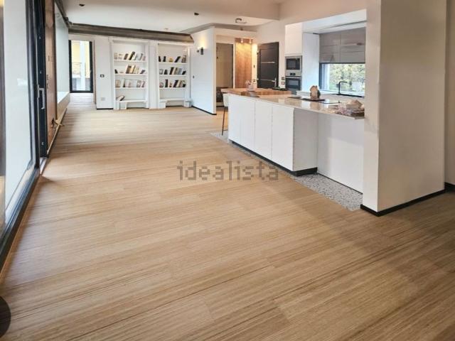Appartamento in vendita di 162 m² in Via Silvio Pellico