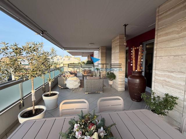 Appartamento in vendita di 162 m² in Via Raffaello Sanzio, 7