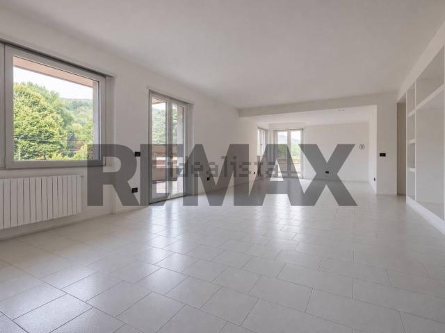 Appartamento in vendita di 162 m² in Contrada Tagliabò, 10