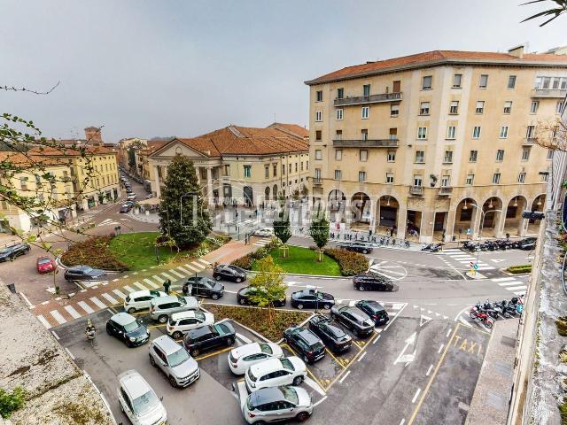 Appartamento in vendita di 162 m² in Galleria Ludovico Mortara, 2