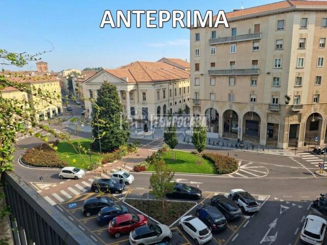 Appartamento in vendita di 162 m² in Galleria Ludovico Mortara, 2