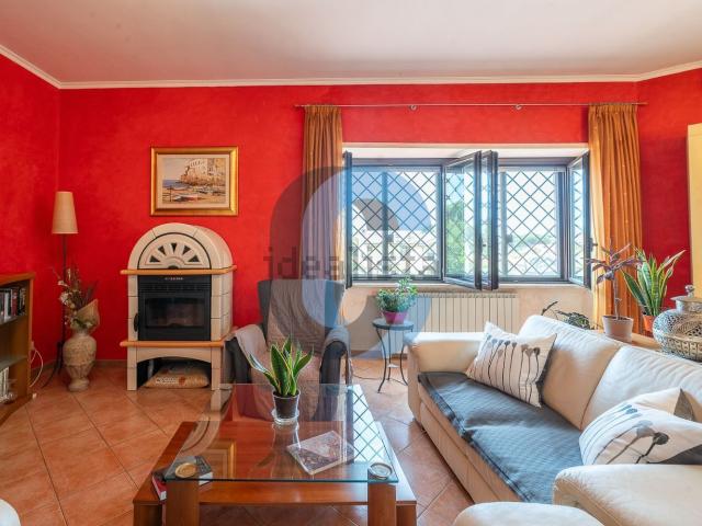 Appartamento in vendita di 163 m² in Via Anagnina, 325