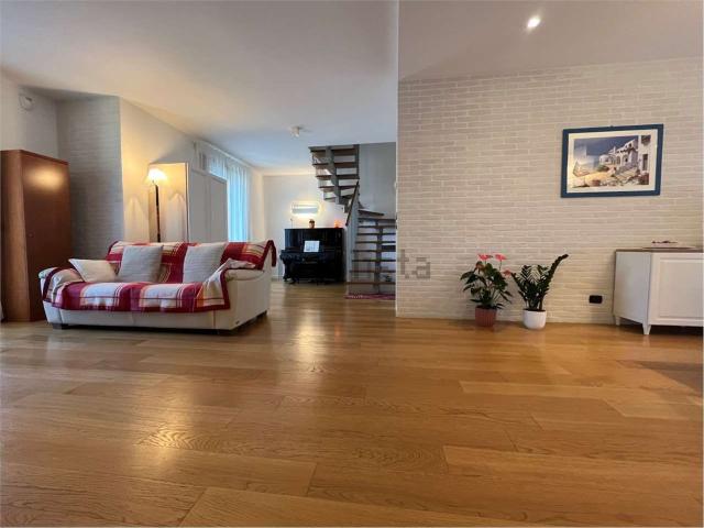 Appartamento in vendita di 163 m² in Via Augusto Mancinelli, 10