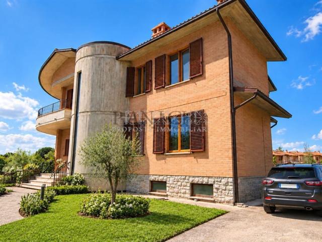 Appartamento in vendita di 163 m² in Via Giuseppe di Vittorio