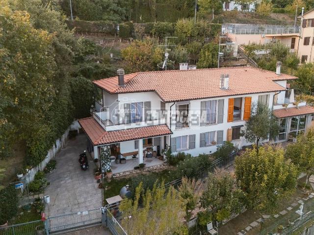 Appartamento in vendita di 163 m² in Via della Collina, 14