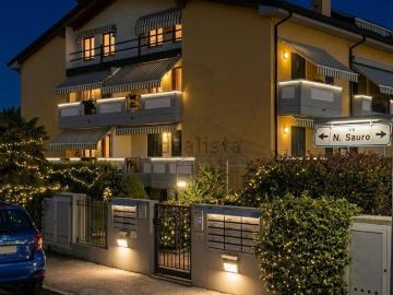 Appartamento in vendita di 163 m² in Via N. Sauro, 22