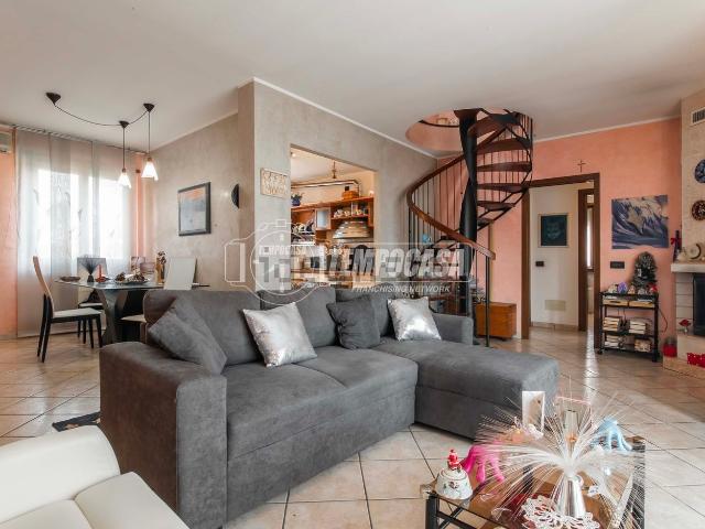 Appartamento in vendita di 163 m² in Via Q.Sella, 1