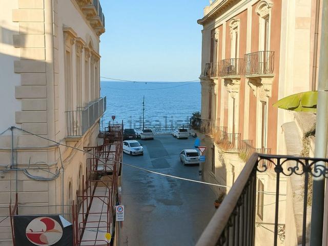 Appartamento in vendita di 164 m² in Via G.B. Alagona, 5