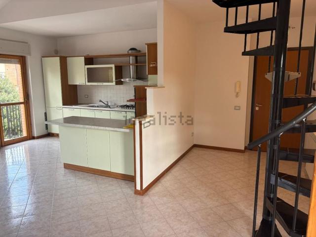 Appartamento in vendita di 164 m² in Via IV Novembre