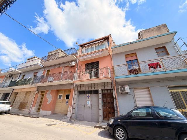 Appartamento in vendita di 164 m² in Via Scilla