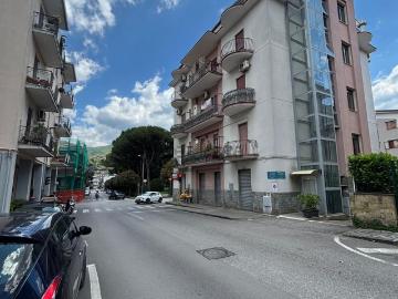 Appartamento in vendita di 164 m² in Viale degli Aceri, 28