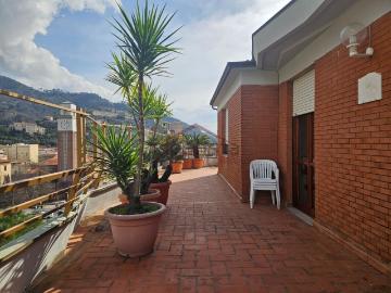 Appartamento in vendita di 164 m² in Viale Eugenio Chiesa, 21