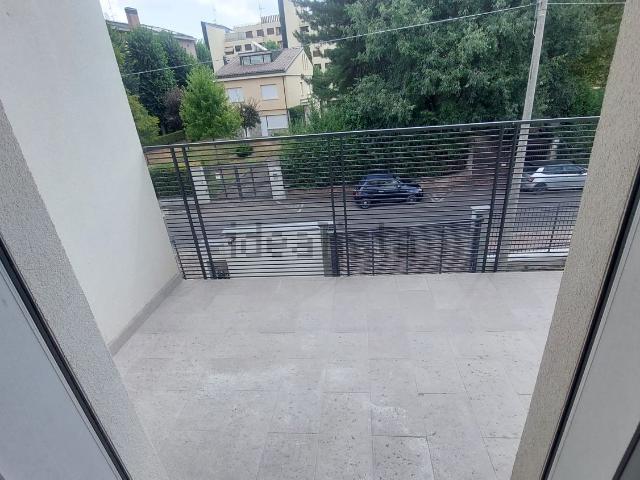 Appartamento in vendita di 164 m² in Largo Verona, 23